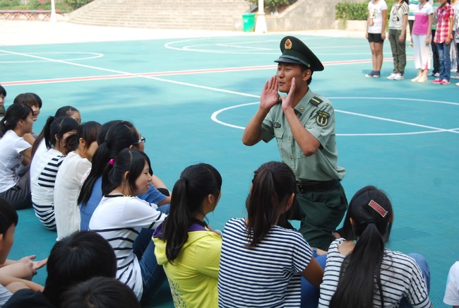 洛陽(yáng)東外2012初中部新生軍訓(xùn)