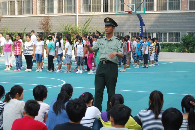 洛陽(yáng)東外2012初中部新生軍訓(xùn)