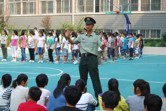 洛陽(yáng)東外2012初中部新生軍訓(xùn)