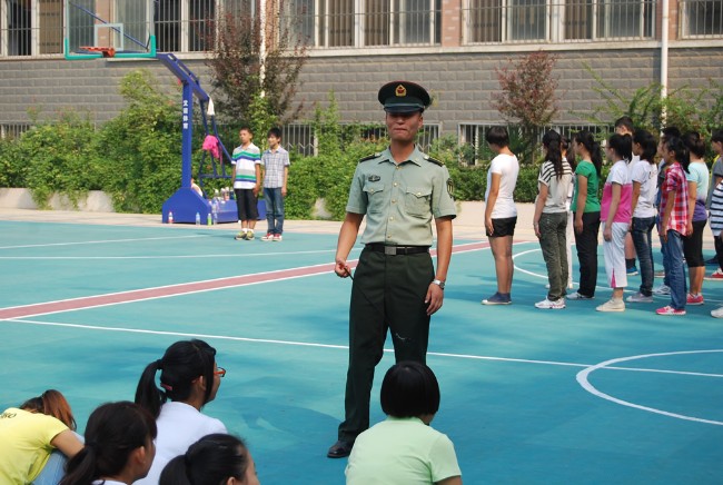 洛陽(yáng)東外2012初中部新生軍訓(xùn)