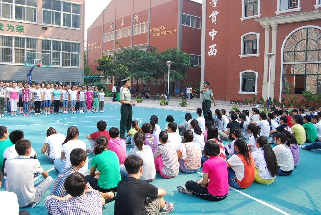 洛陽(yáng)東外2012初中部新生軍訓(xùn)