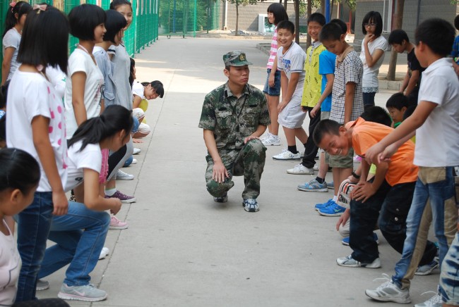 洛陽(yáng)東外2012初中部新生軍訓(xùn)