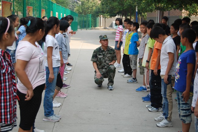 洛陽(yáng)東外2012初中部新生軍訓(xùn)