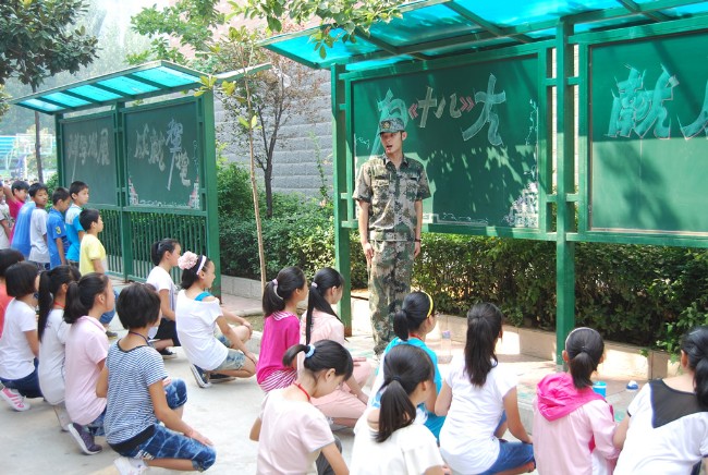 洛陽(yáng)東外2012初中部新生軍訓(xùn)