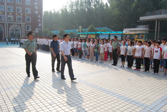 洛陽東外中學(xué)部新生軍訓(xùn)會操表演