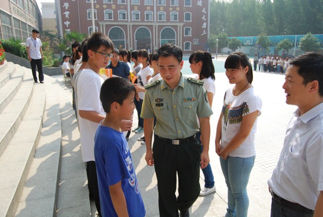 洛陽東外中學部新生軍訓會操表演