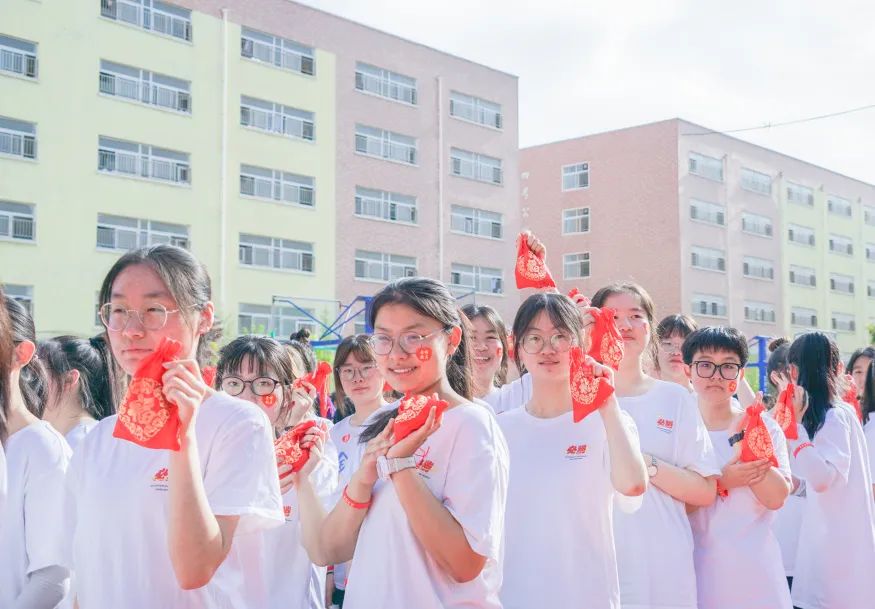 矢志奮斗 高考必勝丨洛陽東外2022屆高中畢業(yè)典禮暨高考壯行會